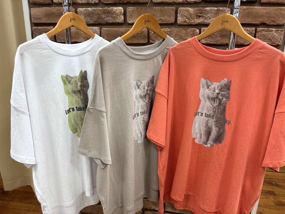 猫のTシャツ