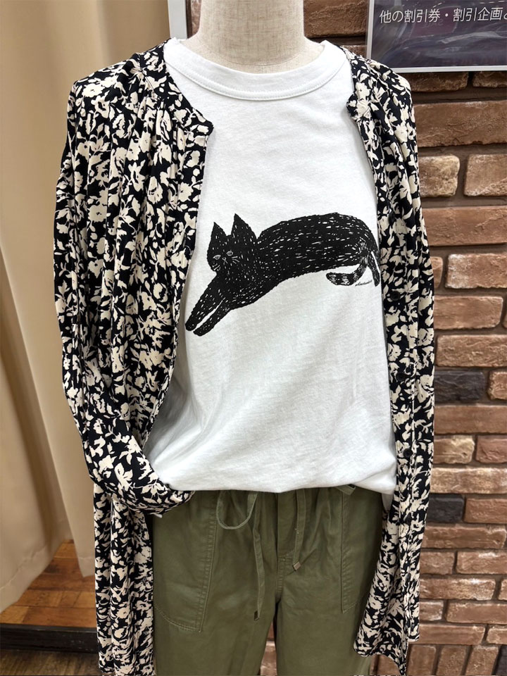 猫のTシャツ